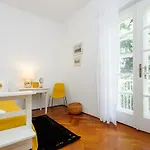 Linda Villa